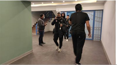 حافلة الزمالك تصل إلى ستاد السويس استعدادا لمواجهة حرس الحدود (صور)