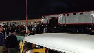 لقطات خاصة من حادث خروج قطار عن القضبان بمنيا القمح وفزع الركاب (فيديو)
