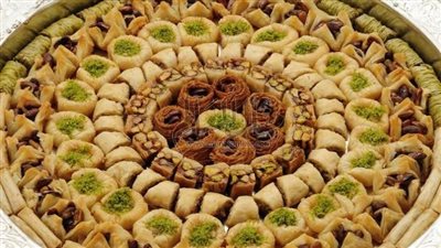 تزيد الوزن وترفع السكر.. تعرف على مخاطر الاستهلاك المفرط لحلوى رمضان 