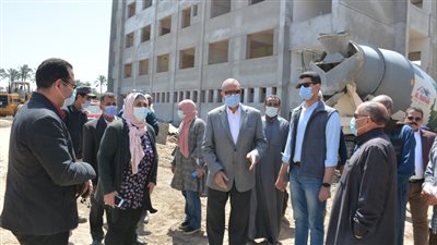 محافظ القليوبية يجري جولة بشبين القناطر لمتابعة المشروعات الجاري تنفيذها ضمن 