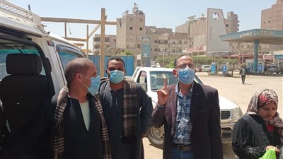 رئيس مدينة ملوي يتابع إجراءات مواجهة كورونا داخل مواقف السيارات