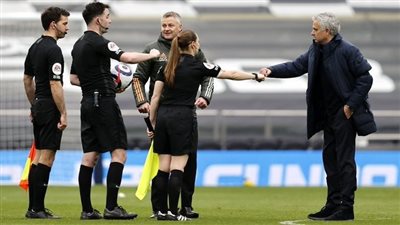 بسبب مُساعدة الحكم.. التليفزيون الإيراني يقطع البث 100 مرة خلال مباراة يونايتد وتوتنهام