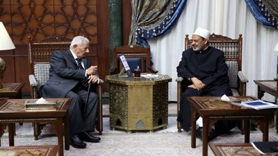 الإمام الأكبر ينعى الكاتب الصحفي مكرم محمد أحمد 	