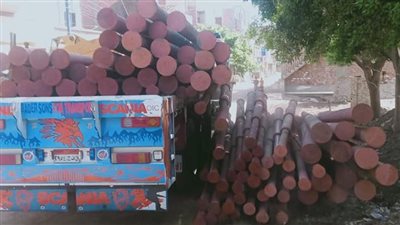 تسلم 181 عمود إنارة لتركيبها بقريتين بديروط في أسيوط ضمن 