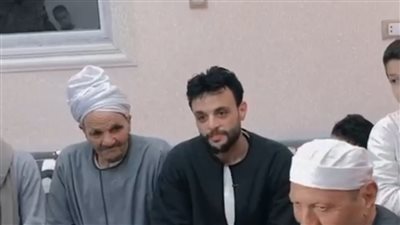 رجب بكار يتوسط للصلح بين عائلتين في مغاغة (صور)