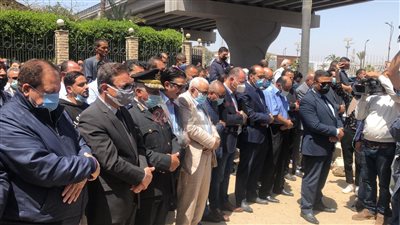 كرم جبر ومحمد أبو العينين وضياء رشوان أبرز الحضور في جنازة مكرم محمد أحمد (فيديو)