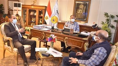 محافظ أسيوط يلتقي وكيل وزارة الصحة لمتابعة جاهزية المستشفيات لمواجهة كورونا