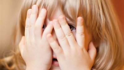 كيفية علاج الفوبيا عند الأطفال دون اللجوء لمختص؟.. أستاذ الطب النفسي تجيب 