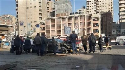 تعطل حركة قطارات أبوقير بعد تصادم قطار بسيارة ملاكي بمزلقان سيدي بشر بالإسكندرية