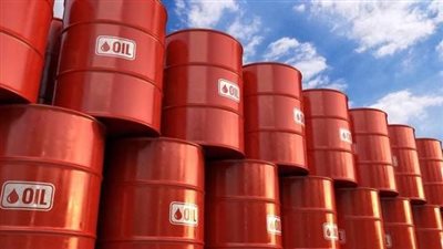 ارتفاع العقود الآجلة للنفط لأكثر من 75 دولارًا للبرميل