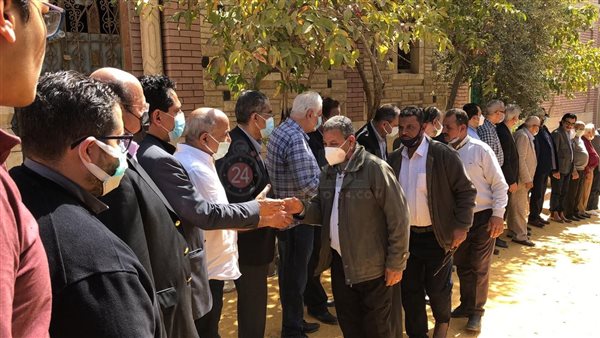 تشييع جثمان مكرم