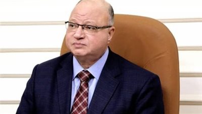 محافظ القاهرة: تحصيل رسوم من موظفي المحافظة في حالة استخراج شهادات إدارية (مستند)