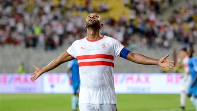 جماهير الزمالك تحيي شيكابالا أثناء عمليات الإحماء 
