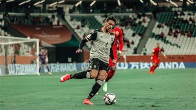 إصابة دموية لطاهر محمد طاهر خلال مباراة القمة بين الأهلي والزمالك (صور)