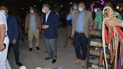 محافظ المنيا يقود حملة مكبرة لمتابعة مواعيد غلق المحلات والمطاعم والمقاهي (صور)