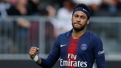 نيمار يعرض رقم قميصه في باريس سان جيرمان على ميسي
