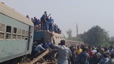 انقلاب عربتي قطار في القليوبية.. وشهود عيان: سقوط مصابين