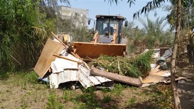إزالة 3 حالات تعدٍّ على الأراضي الزراعية بطهطا في سوهاج