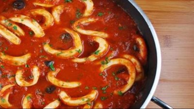 طريقة عمل طاجن الكاليماري بالخضار والبشاميل