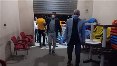 حملة ليلية موسعة على المقاهي لمتابعة تطبيق الإجراءات الاحترازية والوقائية بالفيوم (صور)