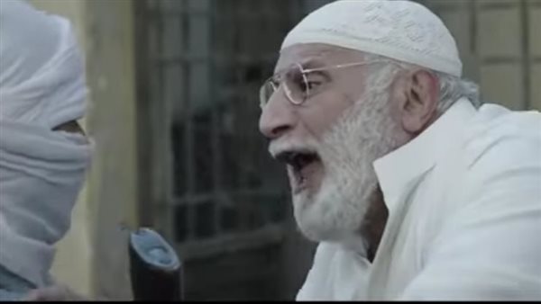 الممثل عزت زين في