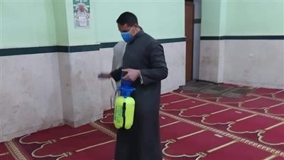 بعد صلاة التراويح.. تطهير المساجد بالفيوم احترازًا من كورونا (صور)