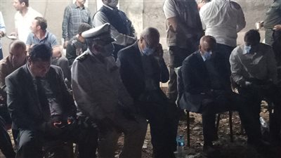 محافظ القليوبية يقدم العزاء فى ضحايا حادث قطار طوخ