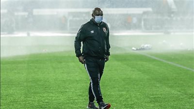 موسيماني يطالب نجوم الأهلي بنسيان القمة والتركيز على مواجهة سموحة