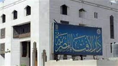 ما حكم قيام المرأة بالفحص المهبلي في نهار رمضان وهل يؤثر ذلك على صحة الصوم؟