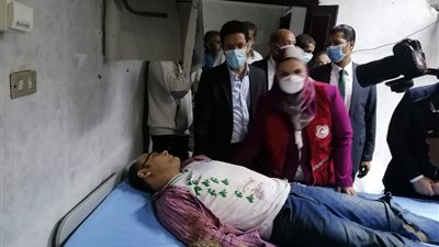 وزيرة التضامن الاجتماعي تتفقد حالة مصابى قطار طوخ بمستشفى بنها الجامعي (صور) 