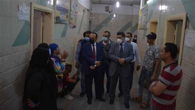 نائب المحافظ يتفقد مستشفى المنيا العام لمتابعة الحالة العامة والتأكد من توافر المستلزمات الطبية (صور)