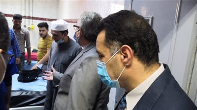 عميد كلية الطب ببنها يزور مصابي قطار طوخ (صور)