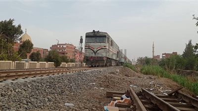 مرور أول قطار من منطقة حادث طوخ بعد تجديدات القضبان (صور وفيديو)