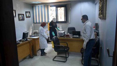 لجنة الأزمات بمياه سوهاج توصي بتشديد الإجراءات الاحترازية لمواجهة كورونا