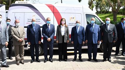 التخطيط تسلم الدفعة الأولى من سيارات المراكز التكنولوجية المتنقلة لـ