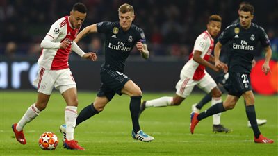 أياكس يسجل الهدف الأول في شباك ريال مدريد