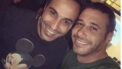 أحمد السعدني عن أحمد فهمي:”بيغير وقليل الآدب” (صورة)