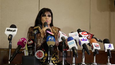 فيفي عبده: كنت برقص واترمى عليّ علم إسرائيل.. فهتفت يا أحلى اسم في الوجود يا مصر