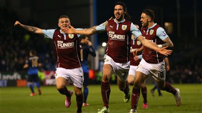 بيرنلي يتقدم على ليفربول بالهدف الأول من ركلة ركنية