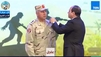 عاجل.. الرئيس السيسي يرقي كامل الوزير إلى رتبة الفريق (فيديو)
