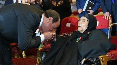 الرئيس السيسي يشهد الندوة التثقيفية بمناسبة يوم الشهيد