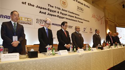 قبل توقيع بروتوكولات مع شركات يابانية.. دقيقة صمت على شهداء الجيش والشرطة