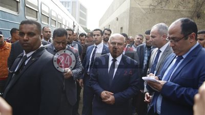 كامل الوزير لـأمن محطة مصر أي حد داخل يتفتش (فيديو)