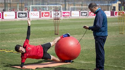 مران الأهلي.. الغزال والحاوي يشاركان وحمدي فتحي يواصل التأهيل