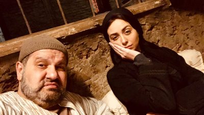 إدوراد بالصعيدي لأول مرة في كواليس ولد الغلابة (صور)