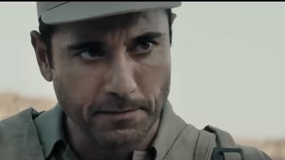 “مكانتش نكسة ولا هزيمة”.. ماذا قصد أحمد عز بهذه الجُملة في إعلان فيلم الممر (صور)