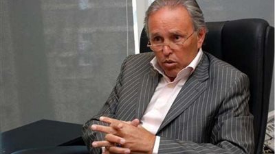 خبير مالي يكشف حقيقة استمرار تراجع الدولار في البنوك