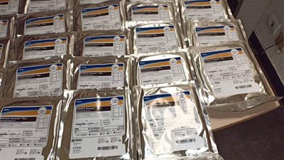 على نفس الرحلة.. ضبط 3 محاولات لتهريب مواد مخدرة ومستلزمات طبية بمطار القاهرة (صور)