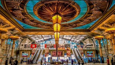 بتعليمات من كامل الوزير.. توزيع هدايا عيد الأم على مسافري محطة مصر