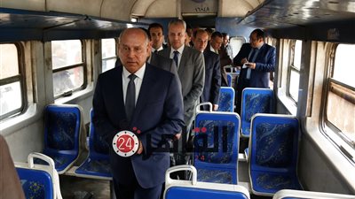 عاجل.. كامل الوزير يتفقد محطة تشغيل مترو رمسيس ويجتمع مع رئيس الهيئة